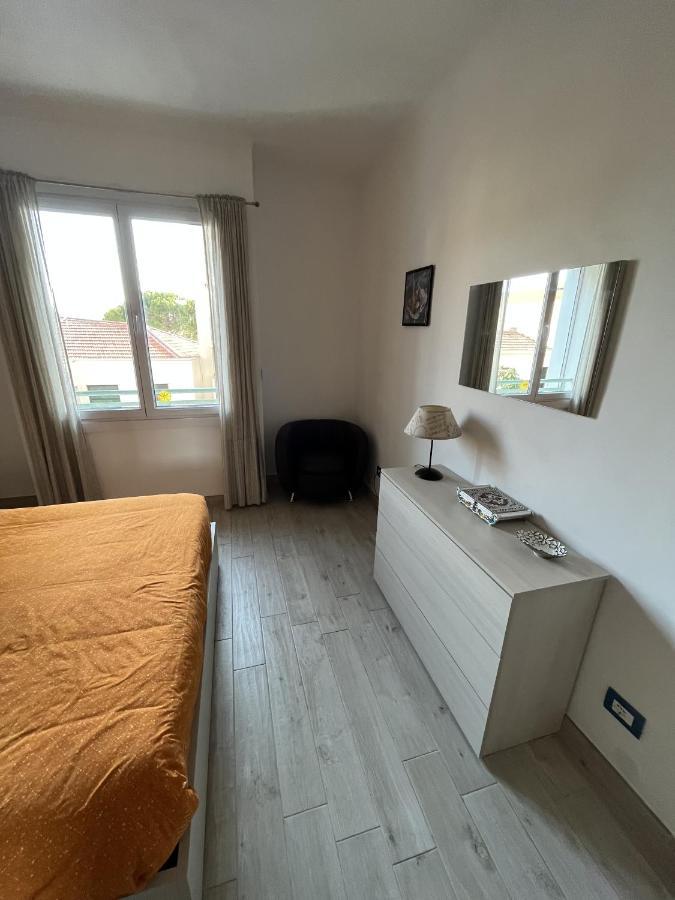 Grand F2 60Mq Centre Antibes, Proche Plages, Commerces, 2 Balcons, Parking, Train, Bus, Deco Vintage, Pet Friendly, Ideal Famille Ou 1-2 Couples ภายนอก รูปภาพ